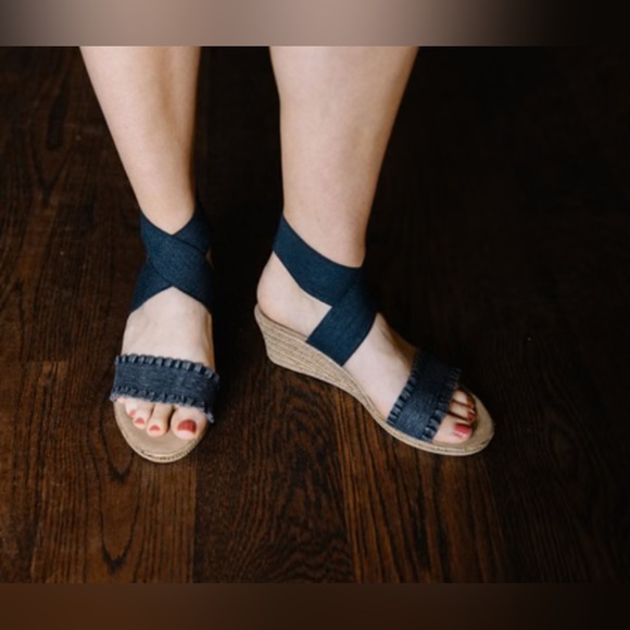 Charleston Shoe Co. Carolina Espadrille in Navy Linen Ruffle - Picture 5 of 10